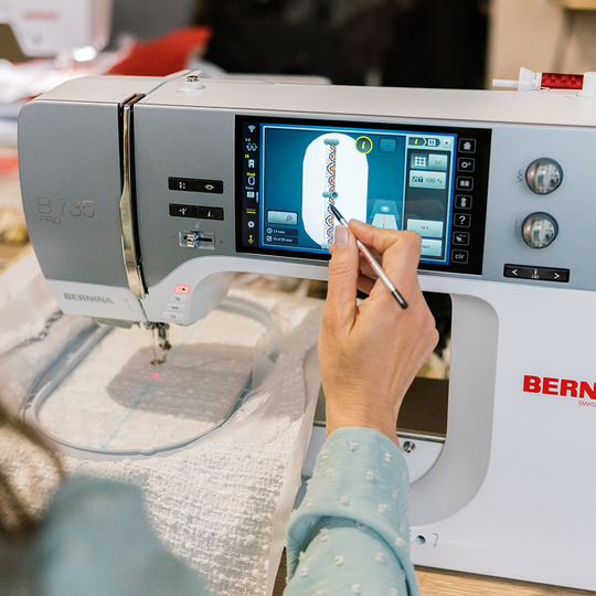 BERNINA 735 PRO mit Stickmodul image number